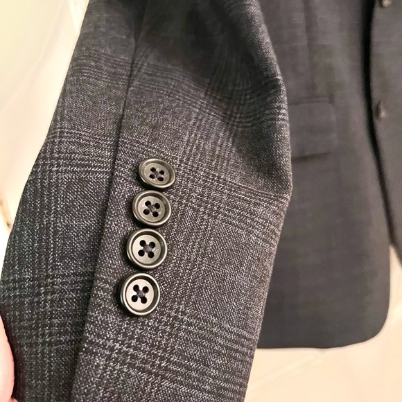 Jos A Bank Wool plaid suit jacket. Sz 40 regular. Blue/Grey. - Picture 6 of 11